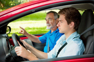 Guidare in sicurezza
                   un'auto accompagnati da un genitore